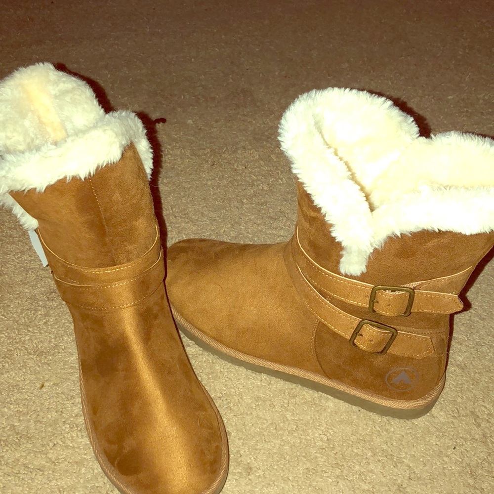 Cream Winter boots